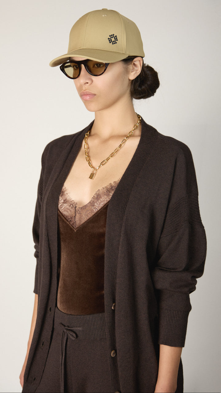 Athena בגד גוף קטיפה חום בעל רצועות תחרה במחשוף משכית