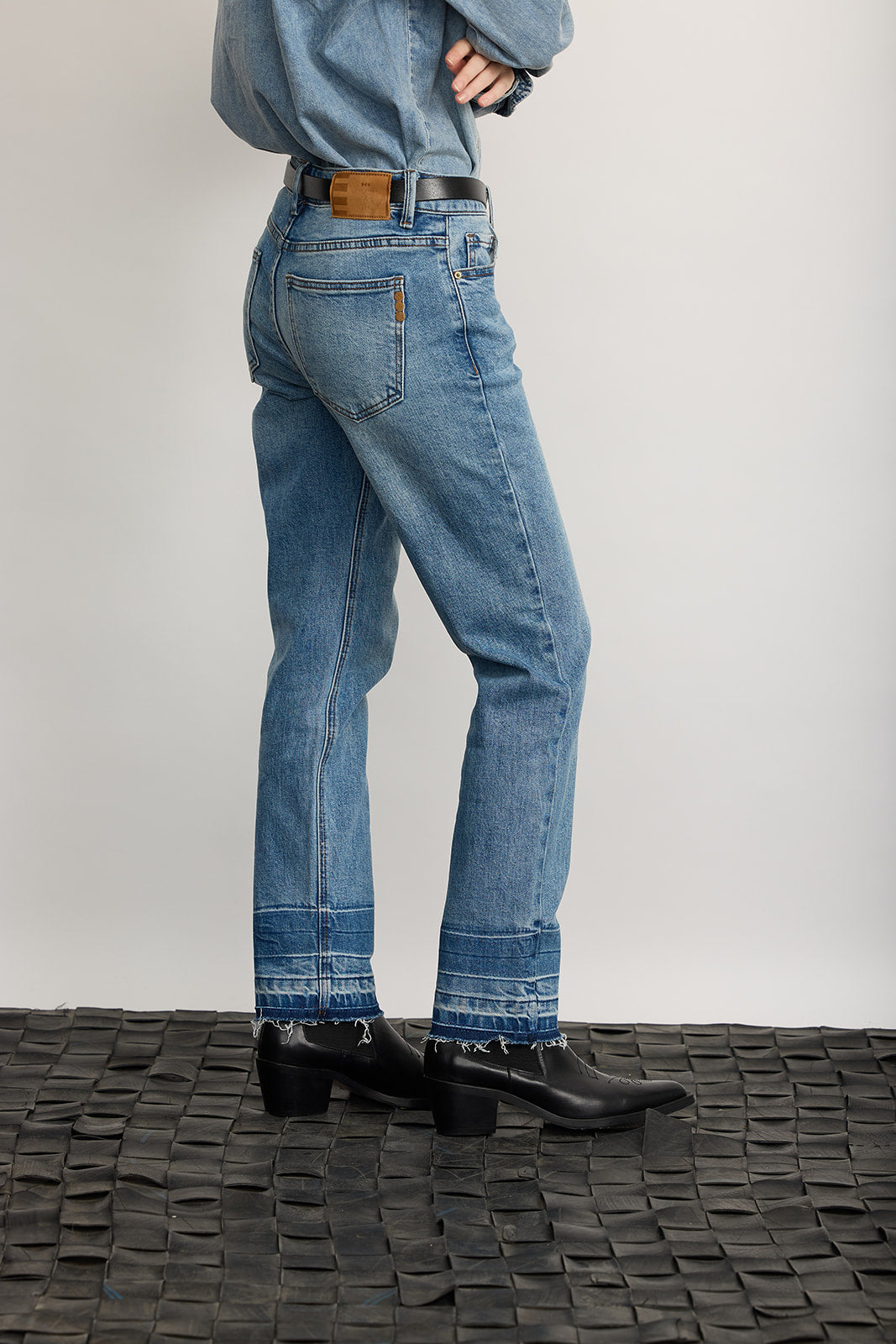 ISLA JEANS MIDWASH - LIGHT BLUE