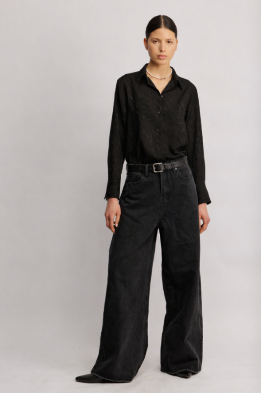 Keren חגורת עור שחורה בעלת אבזם כסוף משכית