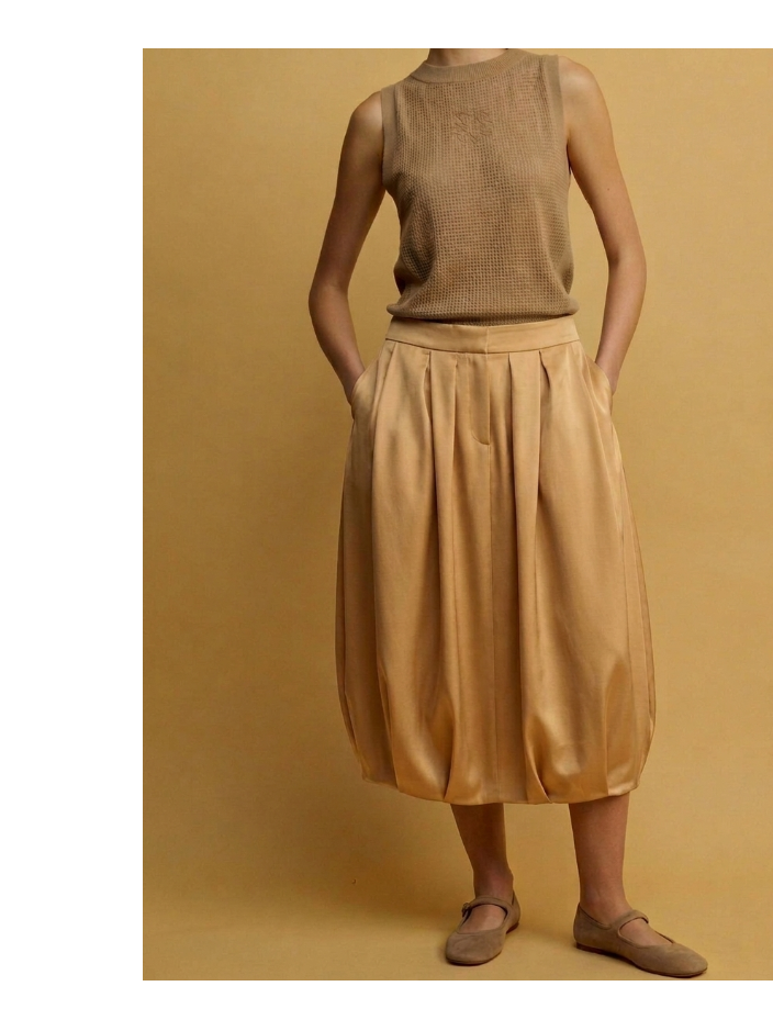 Alexis חצאית מידי זהב עם כיסים צדדייים ונפח המעניק תנועה מסאטן מייקרופייבר איכותי משכית