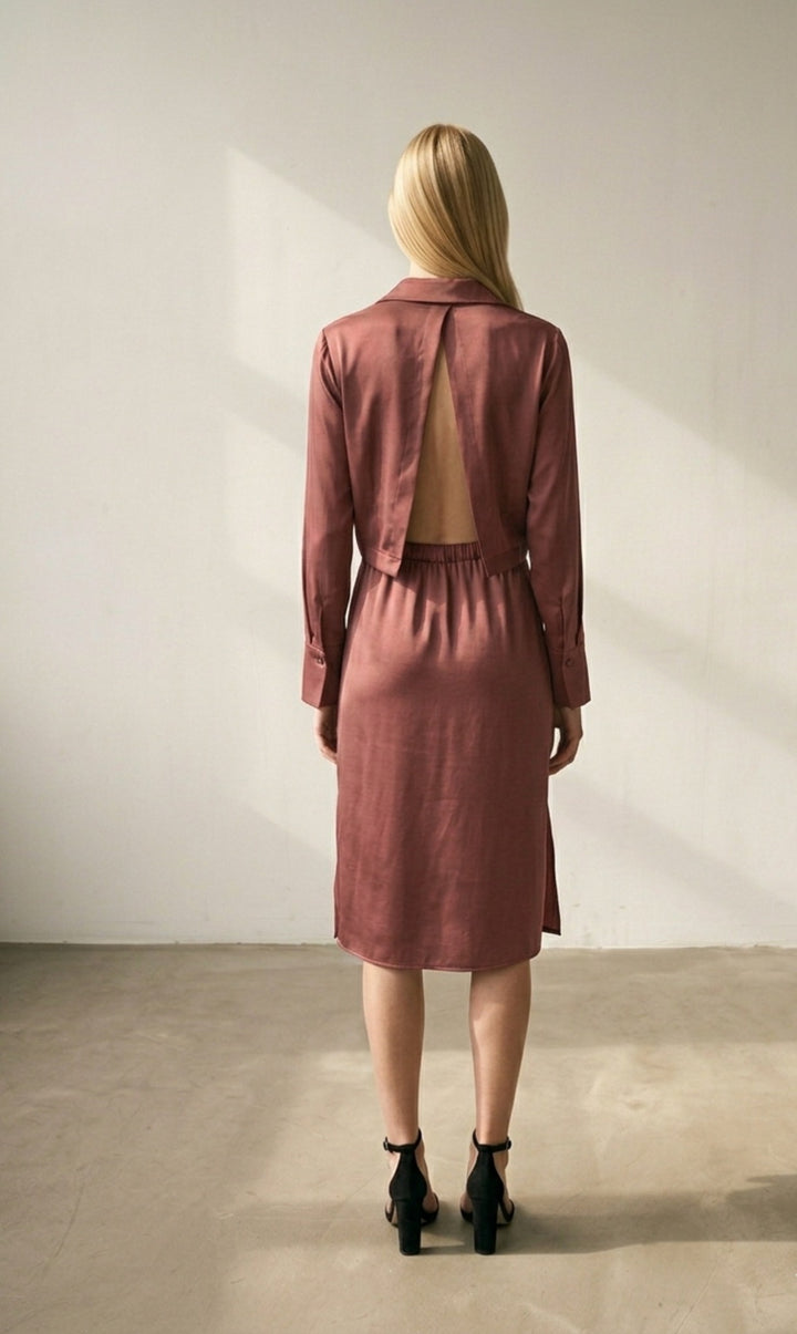 Sophia שמלה וורודה מסאטן מייקרופייבר איכותי בעלת מפתח ווי עמוק וגב פתוח משכית