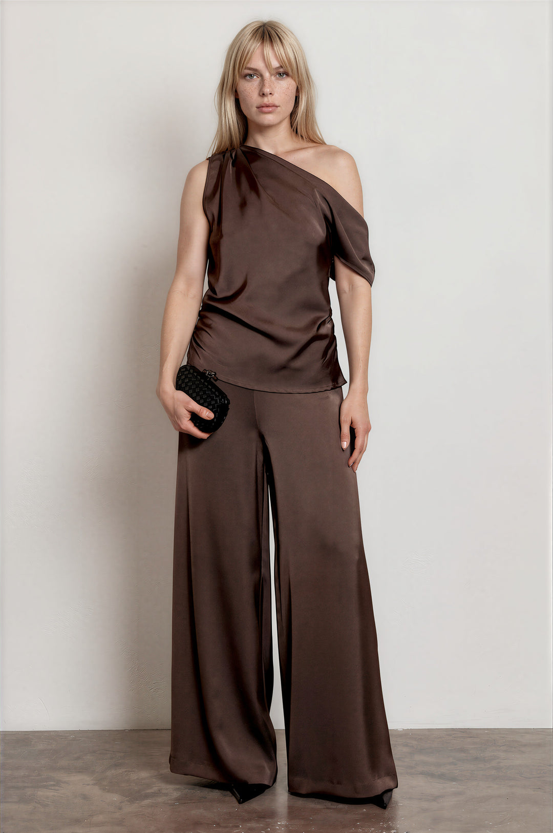 Moni Pant Brown