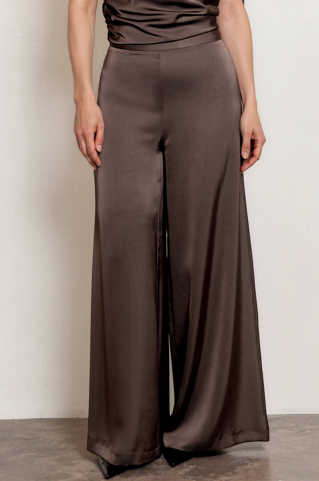 Moni Pant Brown