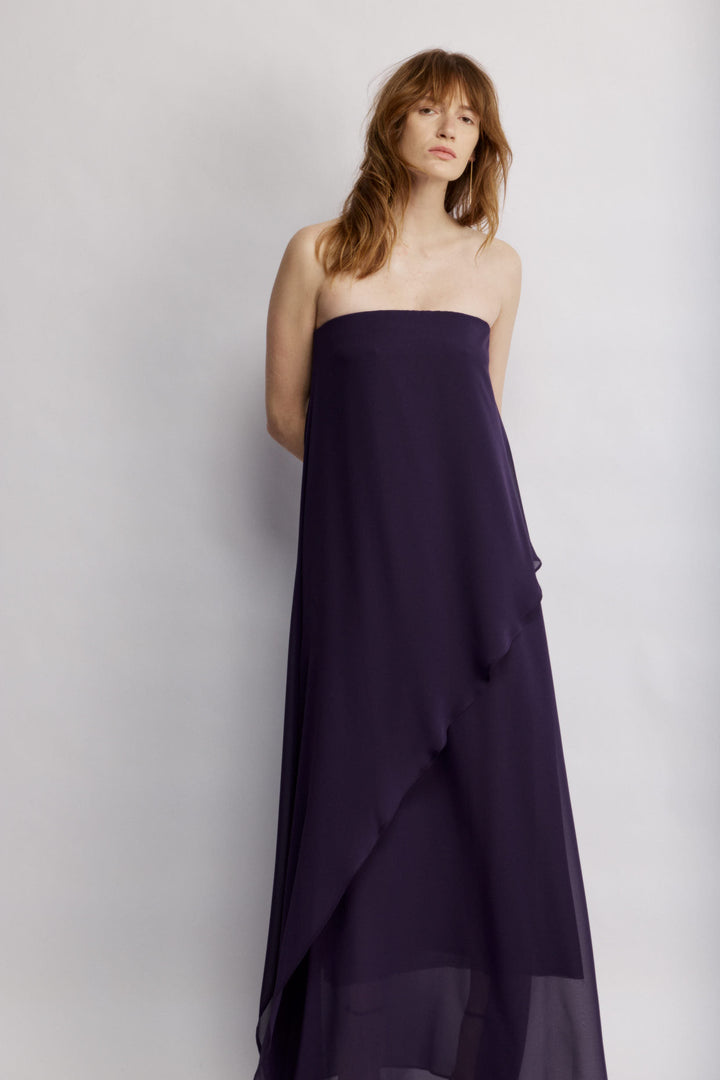 Joy שמלת סטרפלס מקסי סגולה מבד דמוי שיפון ושכבה אי סמטרית משכית