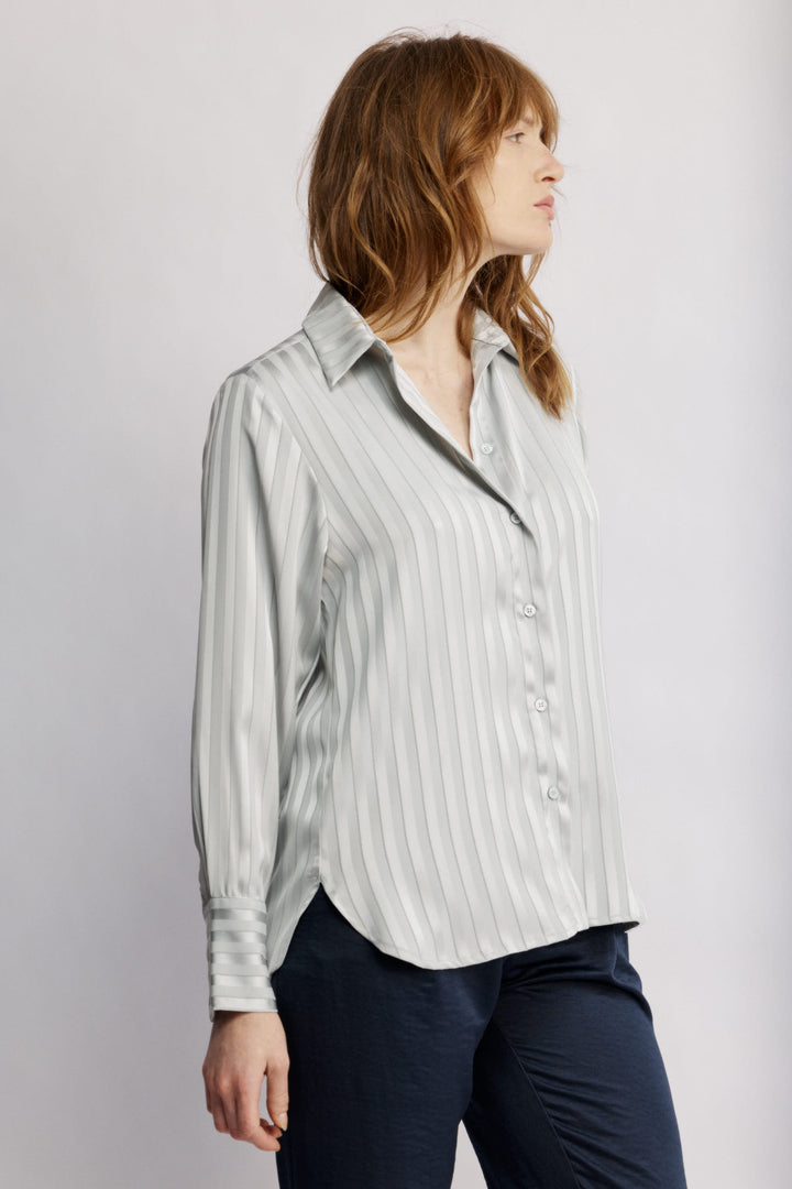 Nuni מכופתרת קלאסית תכלת מבד סאטן מייקרופייבר איכותי משכית