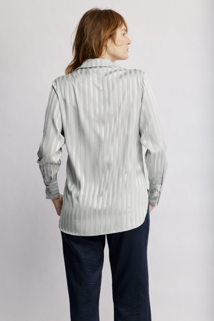 Nuni מכופתרת קלאסית תכלת מבד סאטן מייקרופייבר איכותי משכית