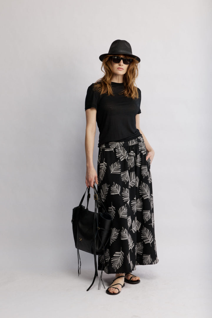 Louis Fedora Hat כובע ארוג שחור עם רצועת עור ולוגו כסוף בקדים משכית