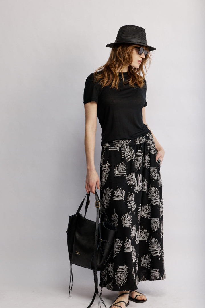 Louis Fedora Hat כובע ארוג שחור עם רצועת עור ולוגו כסוף בקדים משכית