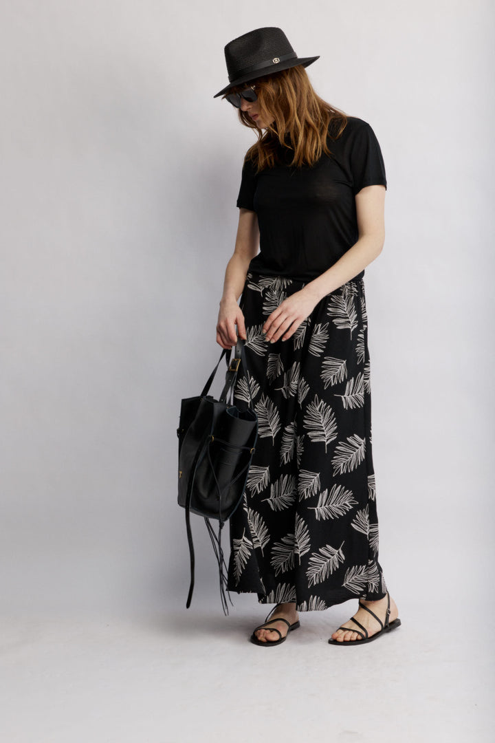 Louis Fedora Hat כובע ארוג שחור עם רצועת עור ולוגו כסוף בקדים משכית