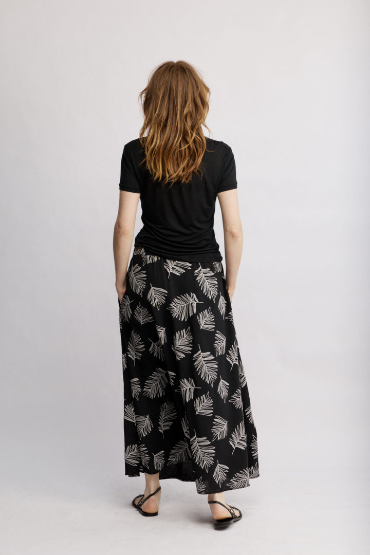 Estelle חצאית מקסי שחורה עם כיסים משכית