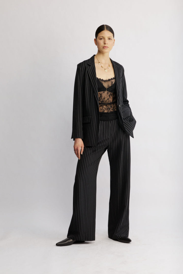 Louisa ג'קט מחוייט שחור עם הדפס פסים עדין בד נעים משכית