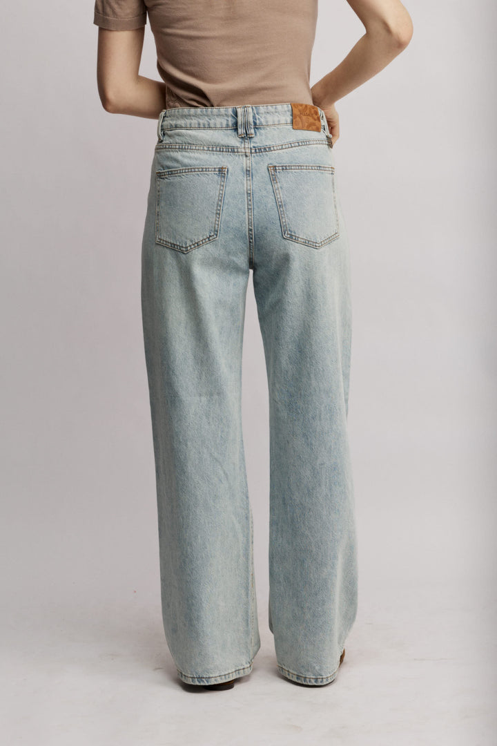 Madison ג'ינס קלאסי תכלת בגזרה גבוהה ורגל ישרה 100% כותנה משכית