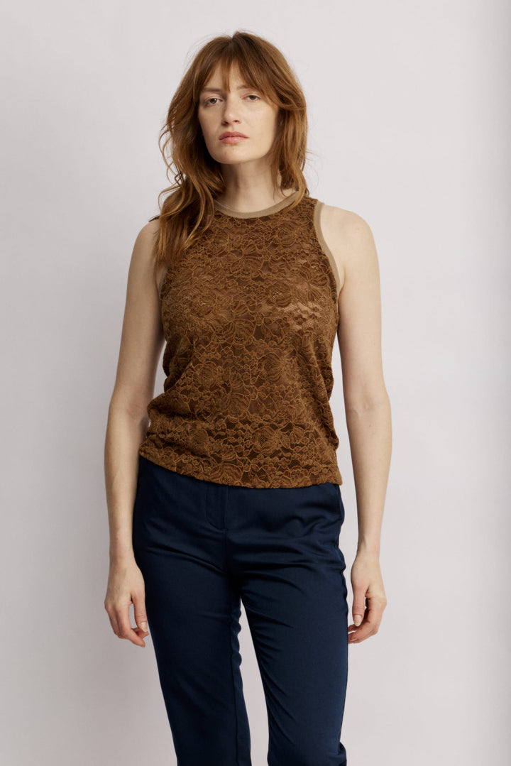 Lulu גופיה ברונזה עם מפתח עגול מבד המשלב תחרה וקטיפה משכית