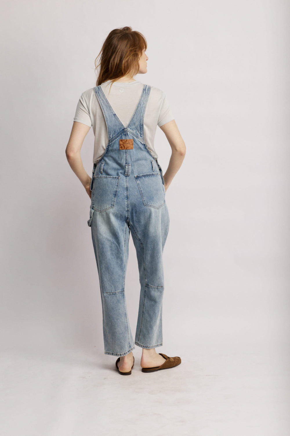 Yutaאוברוול ג'ינס תכלת בגזרה קלאסית. 100% כותנה מודרני עם טוויסט רטרו משכית