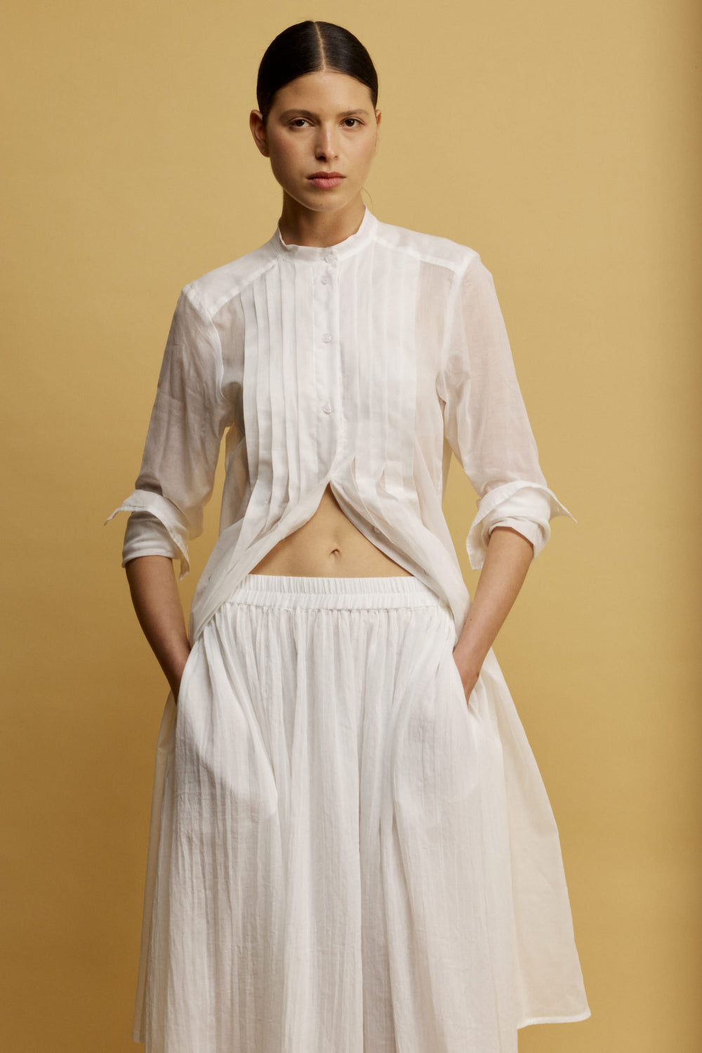 Fanny טוניקה מכופתרת לבנה מבד קליל ונעים משכית