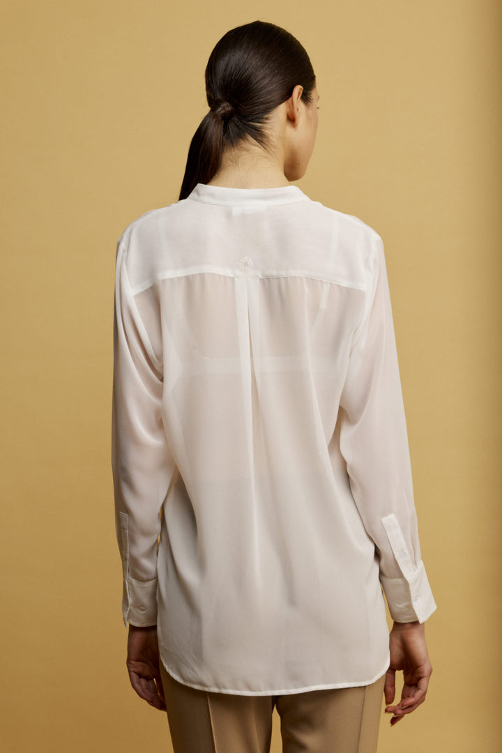 Suka מכופתרת לבנה בגזרה קלאסית מבד שקפקף ודיטייל תחרה משכית