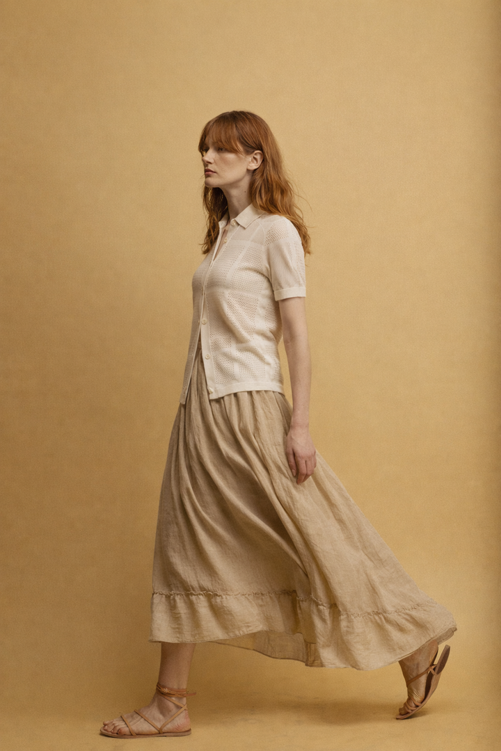 Roly חצאית מידי בז' בעלת כיסים וסיומת מלמלה א-סימטרית מבד נעים משכית